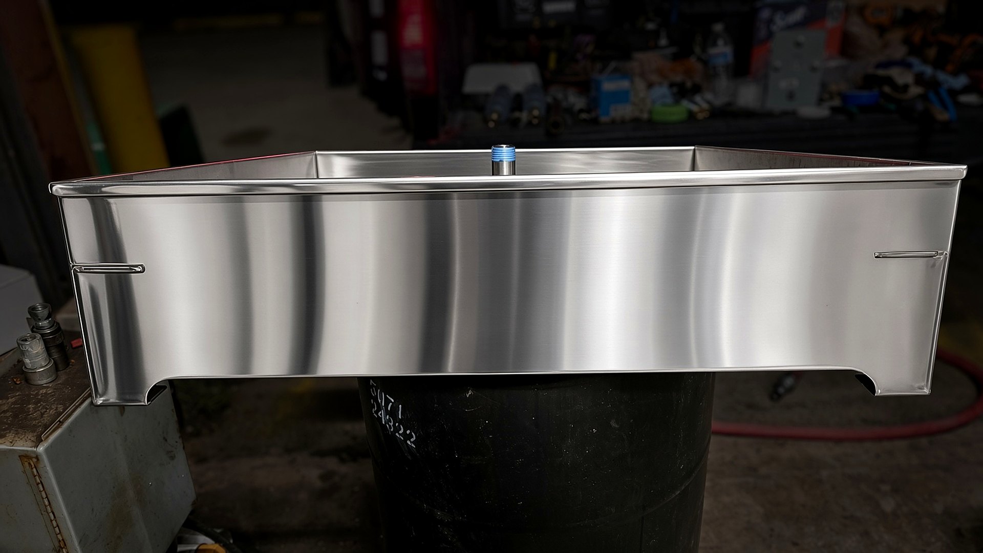 Side elevation of the 8 inch stainless invert pan